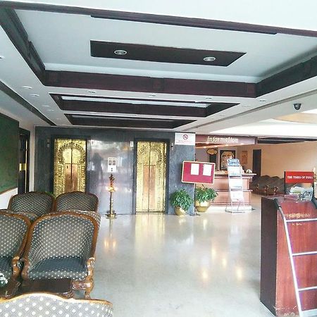 Hotel The Woods Manor Mg Road Kochi Exterior foto
