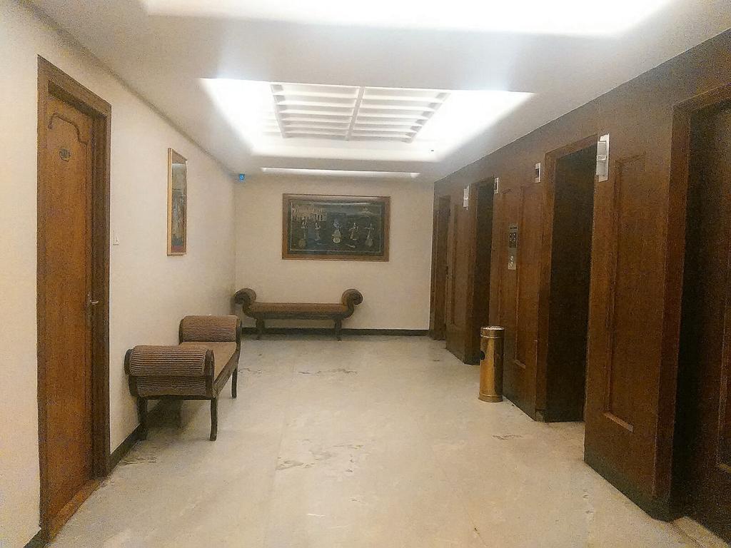Hotel The Woods Manor Mg Road Kochi Exterior foto