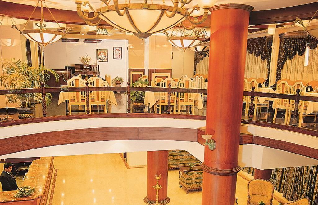 Hotel The Woods Manor Mg Road Kochi Exterior foto