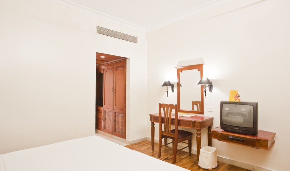 Hotel The Woods Manor Mg Road Kochi Exterior foto