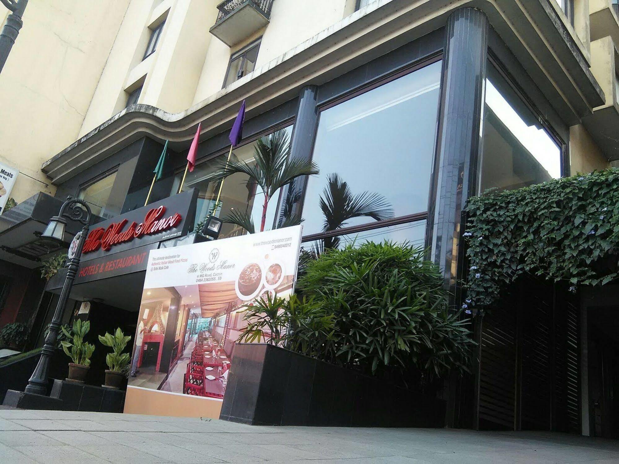Hotel The Woods Manor Mg Road Kochi Exterior foto