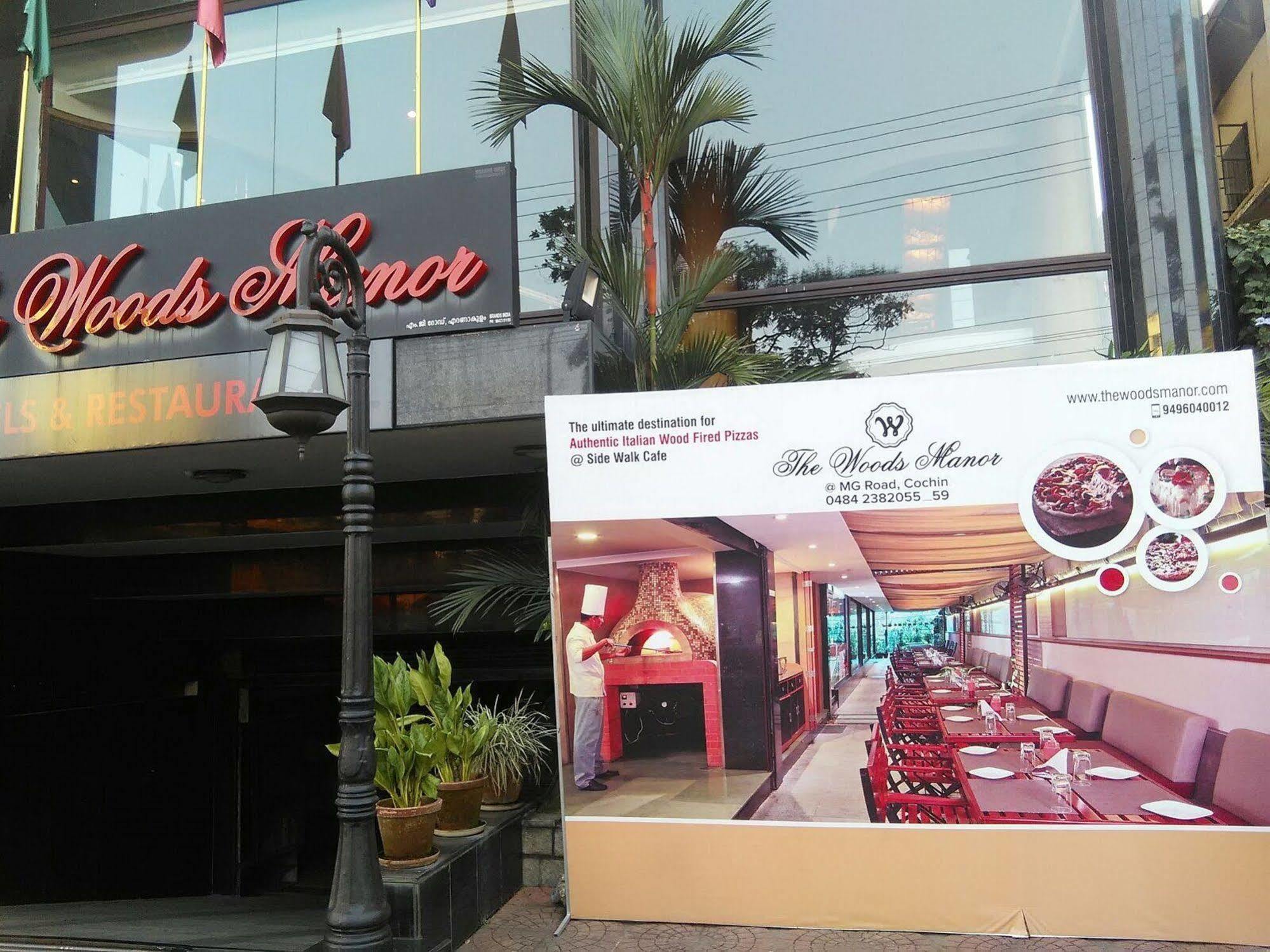 Hotel The Woods Manor Mg Road Kochi Exterior foto