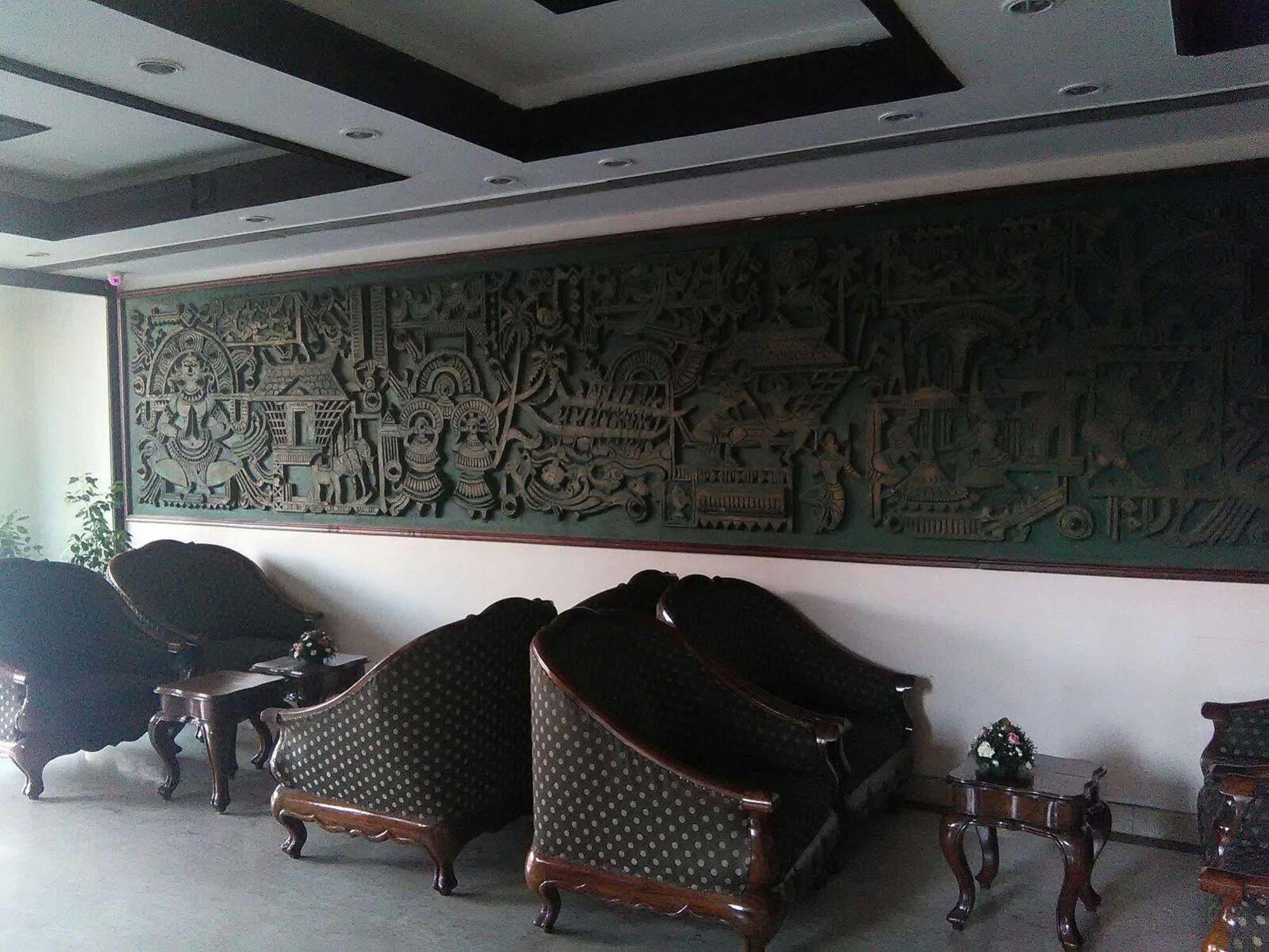 Hotel The Woods Manor Mg Road Kochi Exterior foto